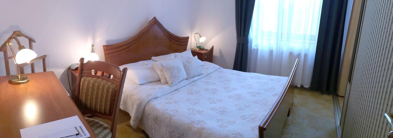 Hotel Bristol Tarnow Exterior photo